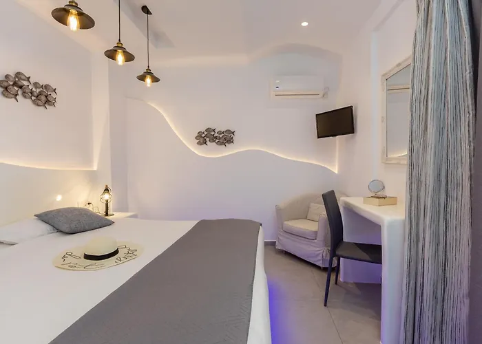 Nikolas 3* Karterados (Santorini)