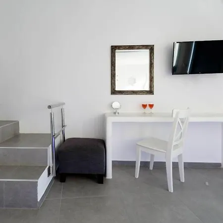 Nikolas Hotel Karterados (Santorini)