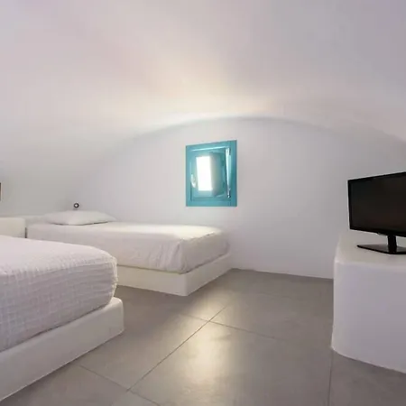 Nikolas 3* Karterados (Santorini)