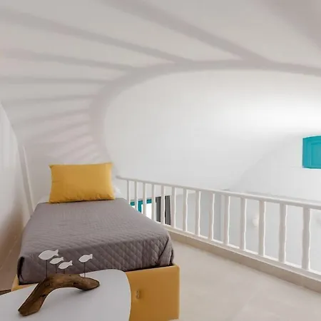Nikolas 3* Karterados (Santorini)