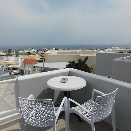 Nikolas 3* Karterados (Santorini)