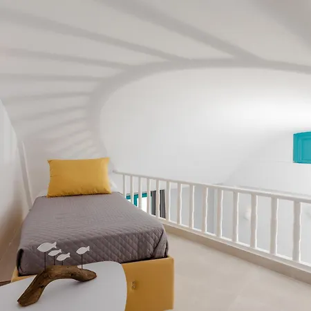 Nikolas 3* Karterados (Santorini)