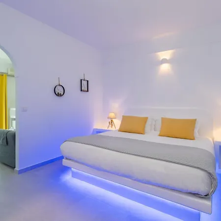 Nikolas 3* Karterados (Santorini)