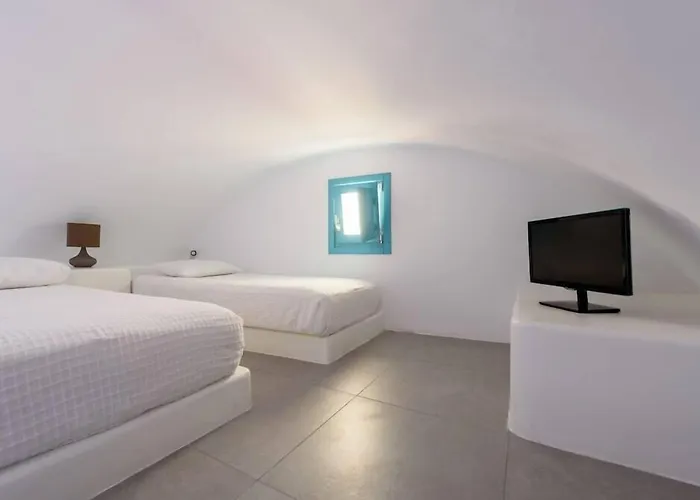 Nikolas 3* Karterados (Santorini)